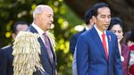 Momen Adu Hidung Jokowi dengan Tetua Suku Selandia Baru
