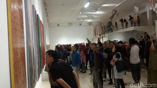 Kolaborasi dengan Nasirun, Trie Utami Pamerkan Lukisan di Yogya