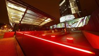 European Central Bank (ECB) saat bersiap menyambut Festival Luminale 2018. REUTERS/Kai Pfaffenbach.