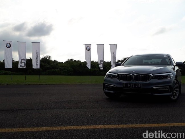 Jakarta-Surabaya Kendarai BMW 520i? Siapa Takut!