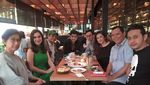 Apa Kabar Nafa Urbach? Ini 10 Pose Manisnya Bersama Makanan