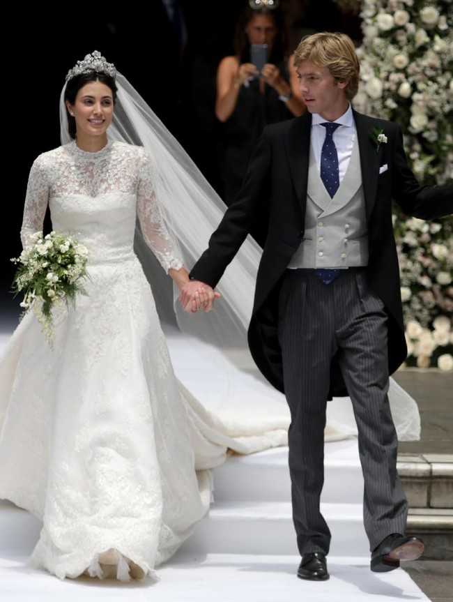 Alessandra de Osma adalah seorang pengacara dan model yang kemudian dinikahi oleh Pangeran Christian dari Hanover, Jerman. Di tahun 2005, Alessandra hanyalah seorang pemandu wisata untuk Pangeran Christian yang saat itu tengah berkunjung ke Peru. Keduanya bertemu, lalu menikah dengan pesta besar di Lima, Peru tahun 2018 ini. Foto: Dok. Getty Images