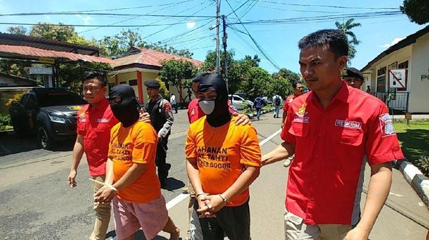 Supandi menyerahkan proses hukum dua pembunuh putrinya ke polisi.