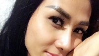 Kecantikan Melly juga kerap dipuji netizen di laman Instagram.Foto: Instagram/melly.bradley