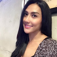 Melly Bradley juga sempat memberikan pengakuan bahwa dirinya merupakan seorang transgender. Nama Melly sendiri sempat viral karena tindakannya membongkar aib Lucinta Luna. Dia menyebut bahwa Lucinta Luna adalah seorang transgender yang tak mau mengakui dirinya. Foto: Instagram/melly.bradley