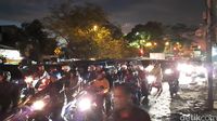 Cicaheum Bandung Sudah Bisa Dilalui, Lalu Lintas Macet Parah