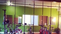 Eco Power Fitness mungkin bisa dibilang gym yang tepat bagi para pencinta lingkungan. Alasannya karena peralatan di tempat ini dirancang untuk bisa menghasilkan listrik ketika dipakai oleh orang-orang. (Foto: Instagram/EcoPower Fitness)