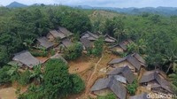 Susunan agenda adat Baduy dibuat oleh pejabat adat. Seluruh warga Baduy, baik Baduy Dalam maupun Baduy Luar, harus mematuhinya (Muhammad Zaky Fauzi Azhar/detikTravel)