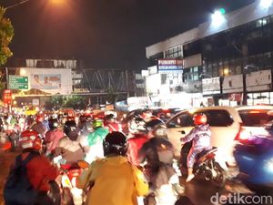 Cicaheum Bandung Sudah Bisa Dilalui, Lalu Lintas Macet Parah