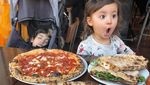 Ups! Lucunya Ekspresi Anak Ini Saat Bergaya dengan Makanan