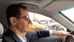 Foto: Nyetir Sendiri, Assad Menyusuri Jalanan Ghouta Timur