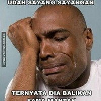 Sudah dekat, tapi ternyata jadian sama mantan. Sedih! Foto: Istimewa