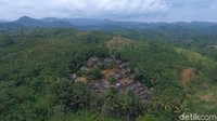 Keasrian perbukitan Baduy terjaga. Tak ada jalan beraspal, tidak ada tiang listrik tempat kabel bergantung, tak ada juga kebun besar milik perorangan (Muhammad Zaky Fauzi Azhar/detikTravel)