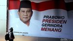 Baliho Besar Prabowo Mejeng di Bawah Flyover Tomang dan Slipi