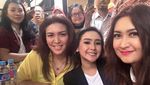 Apa Kabar Nafa Urbach? Ini 10 Pose Manisnya Bersama Makanan