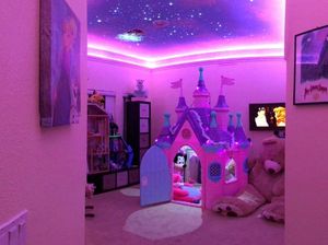Keren! Kamar Tidur Bocah Ini Disulap Ayahnya Jadi Disneyland