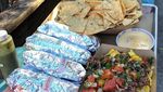 Ups! Lucunya Ekspresi Anak Ini Saat Bergaya dengan Makanan