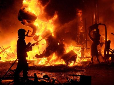 Foto: Aksi Bakar Monumen di Festival Las Fallas Spanyol
