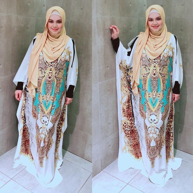 Selama hamil, Siti Nurhaliza kerap menghadiri undangan pernikahan hingga acara spesial lainnya. Ia selalu memakai dress yang longgar agar tampil senyaman mungkin. Foto: Instagram/ctdk