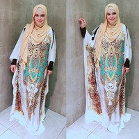 Selama hamil, Siti Nurhaliza kerap menghadiri undangan pernikahan hingga acara spesial lainnya. Ia selalu memakai dress yang longgar agar tampil senyaman mungkin. Foto: Instagram/ctdk