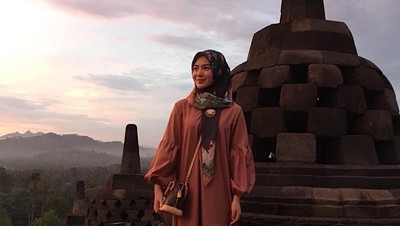 Foto: Mualaf Cantik Ayana dan Candi Borobudur