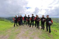 Rombongan touring berfoto bersama dengan latar perbukitan Pulau Salura (Foto: Dok. Yamaha)