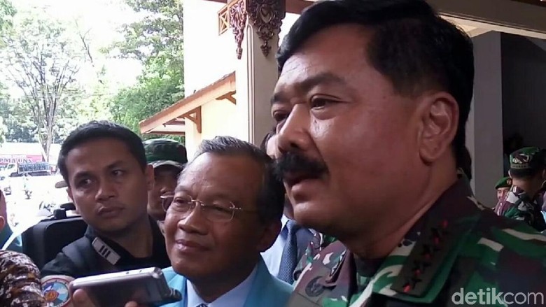 Panglima TNI Pimpin Sertijab KSAL di Mabes AL Cilangkap Panglima TNI Pimpin Sertijab KSAL di Mabes AL Cilangkap