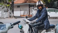 Vespa Sprint yang dibagikan pemilik akun @dikoody_ Kalau panas nggak kehujanan, kalau hujan nggak kepanasan, katanya. Foto: Twitter