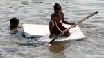 Melihat Keceriaan Anak-anak Berenang di KBB