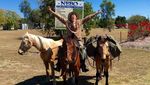 Foto: Wanita Ini Jelajahi Australia Naik Kuda