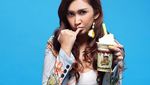 Apa Kabar Nafa Urbach? Ini 10 Pose Manisnya Bersama Makanan
