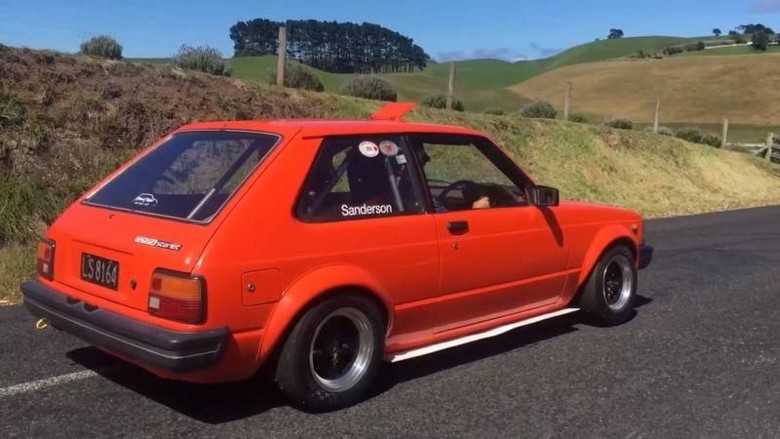 Toyota Starlet Bermesin Hayabusa (Foto: YouTube) Toyota Starlet Bermesin Hayabusa (Foto: YouTube)