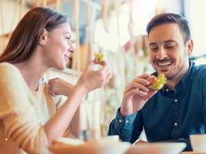Studi: Jatah Makan Gratis dari Kantor Bikin Karyawan Rentan Sakit