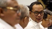 Seperti diketahui, ada dua TKI yang bekerja di dua negara. Mereka mengalami nasib malang. Satu ditemukan meninggal di perkebunan sawit Malaysia, satunya tewas dipancung Arab Saudi.