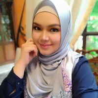 Siti Nurhaliza sedang berbahagia karena akhirnya dikaruniai buah hati setelah penantian selama 11 tahun. Dari awal hamil hingga melahirkan ia selalu tampak glowing.   Foto: Instagram/ctdk