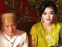 Pernikahan keduanya sempat viral di medsos pada April 2017 karena usia yang terpaut jauh dan nilai mahar yang capai Rp 1 miliar