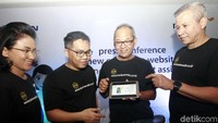 SVP Customer Care Bank Mandiri Lila Noya, Direktur Digital Banking & Technology Bank Mandiri Rico Usthavia Frans, Direktur Operations Bank Mandiri Ogi Prastomiyono, dan Corporate Secretary Bank Mandiri Rohan Hafas hadir dalam acara tersebut.