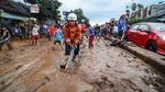 Begini Dahsyatnya Terjangan Banjir Bandang di Cicaheum