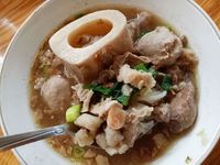 Slurpp! Bakso dengan Paduan Iga dan Sumsum Ada di Sini