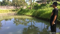 Terdapat sumber mata air yang apabila mandi di sini, hidup akan berkah. Sumber air ini juga diprcaya bisa menyembuhkan segala penyakit. (Dadang Hermansyah/detikTravel)