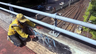 Jelang Asian Games Jembatan Slipi Dipercantik