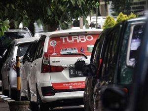 PPKM Level 4 Berlaku Besok, Kapasitas Angkutan Umum-Taksi Online 50%