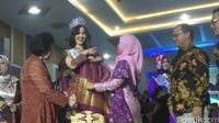 Pulang Kampung, Puteri Indonesia 2018 Promosikan Kain Khas Belitung