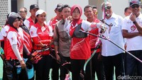Imam melihat atlet memanah.