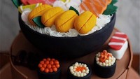 Semangkuk sashimi, tuna, wagyu grade 9, sea urchin dan scallop ini kue ulang tahun lho! Kreasi keren ini dibuat Lune Patisserie. Foto: Instagram lunepatisserie