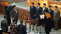 Utut Adianto resmi dilantik sebagai Wakil Ketua DPR dalam sidang paripurna, Selasa (20/3/2018). Saat ini jumlah pimpinan menjadi 6, satu ketua dan 5 pimpinan. (Foto: Lamhot Aritonang)