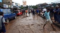 Banjir Bandang Terjang Cicaheum Bandung Bikin Panik Warga