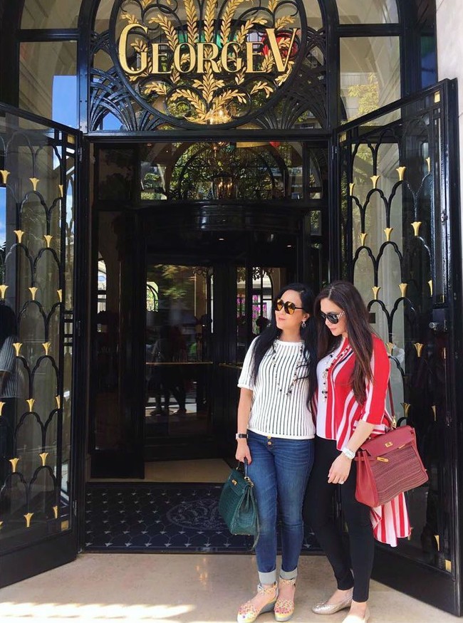 Maia bergaya bersama partner bisnisnya, Jessica Chaijaya, dengan membawa tas Hermes Kelly Rouge Vibrato seharga US$ 14.989 atau sekitar Rp 206 juta. Foto: Instagram @maiaestiantyreal
