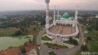 Inilah Masjid Agung Madani di Kabupaten Rokan Hulu. Terpilih sebagai masjid terbaik di provinsi Riau tahun 2015 versi Kementrian Agama (Okta Marfianto/detikTravel)