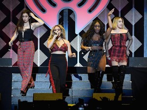 Unggah Foto Siluet, Fifth Harmony Punya Kejutan Lagi?